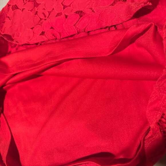 Monteau Los Angeles Red Floral Overlay V Neck Ruffled Top Tank - Picture 8 of 10